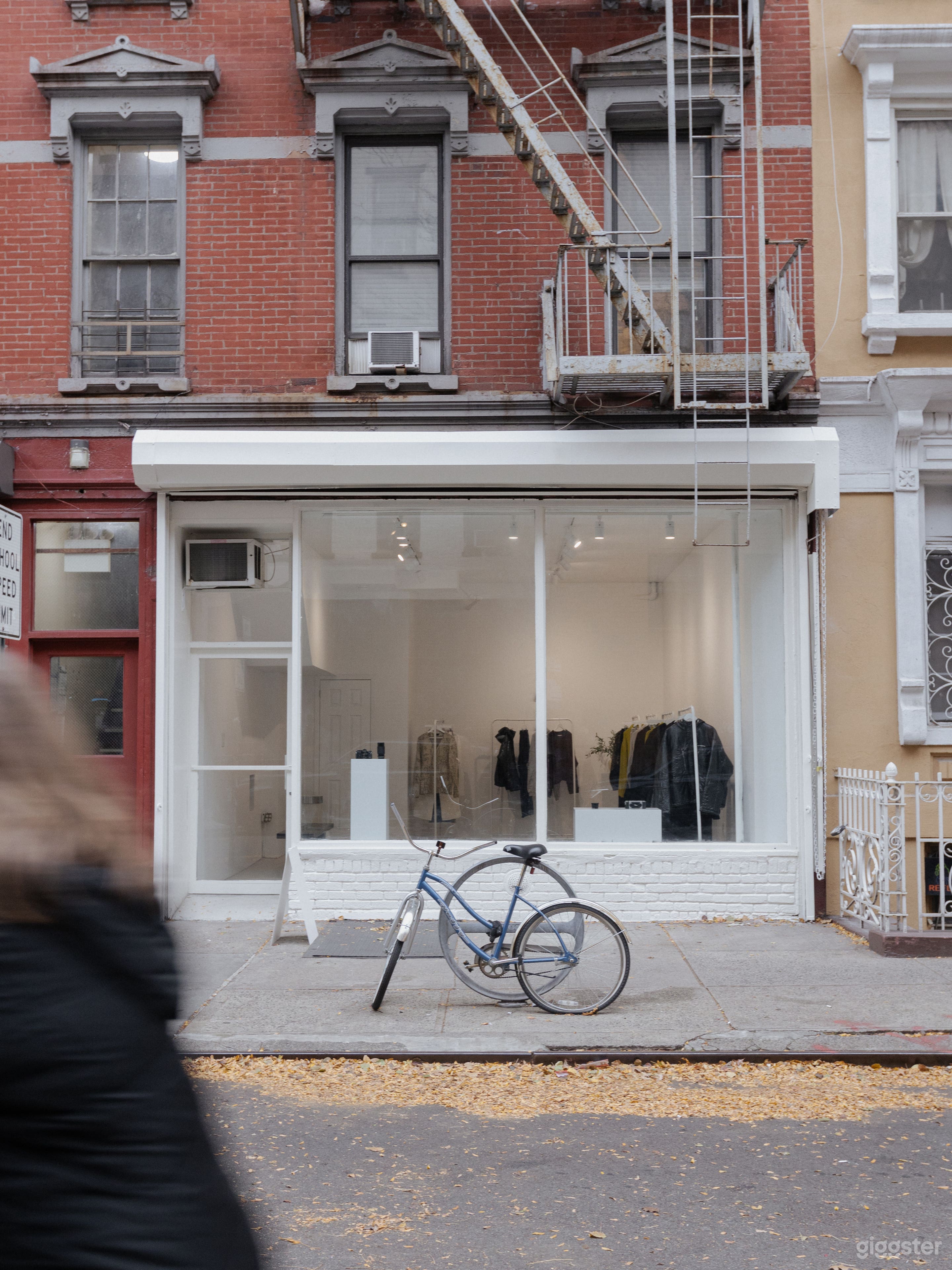 Storefront with Minimal Interior, Gallery Vibe &amp; Windowfront Photo 1