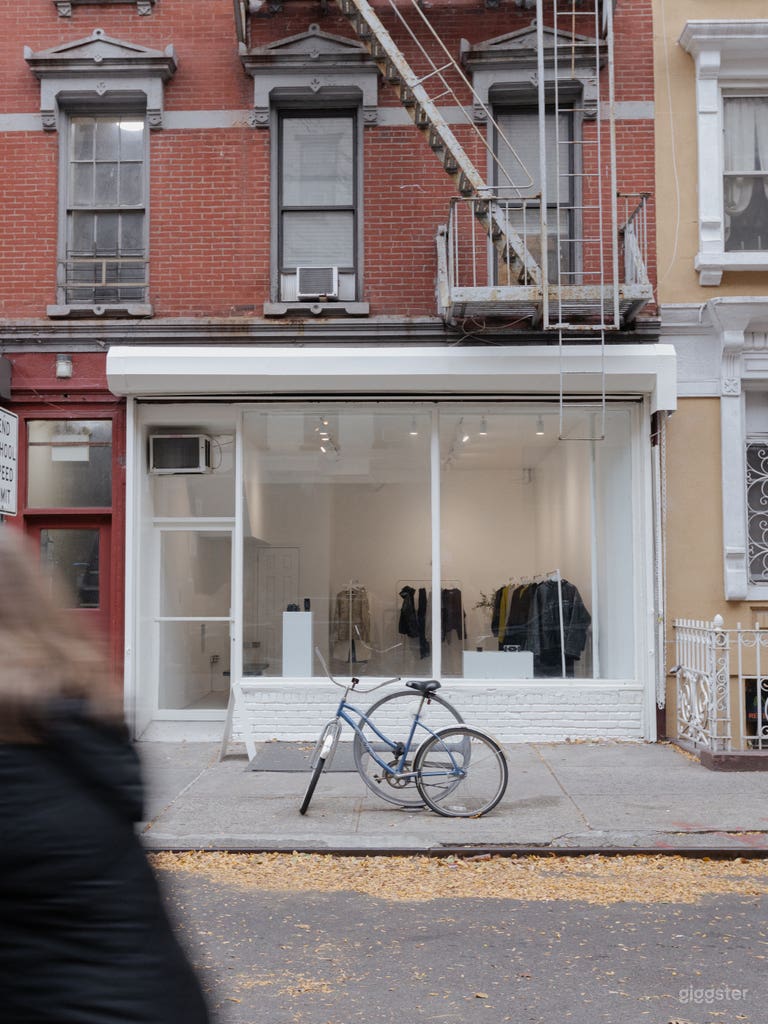  Storefront with Minimal Interior, Gallery Vibe & Windowfront 
