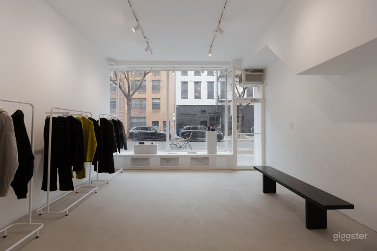  Storefront with Minimal Interior, Gallery Vibe & Windowfront 