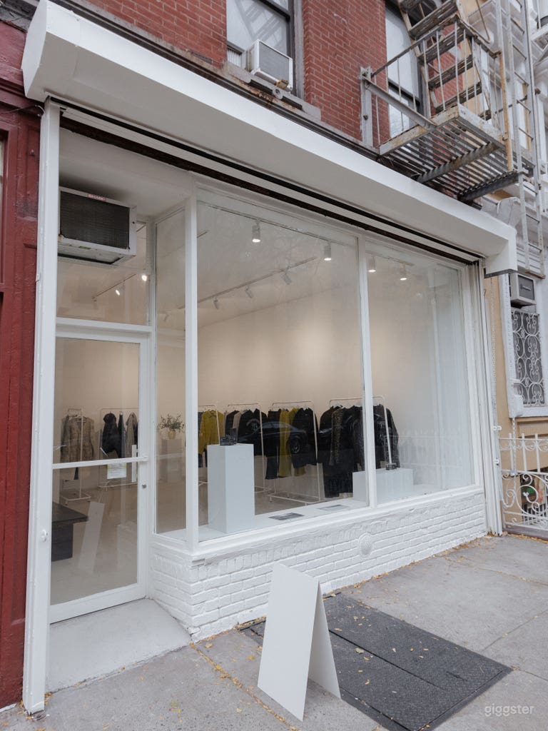  Storefront with Minimal Interior, Gallery Vibe & Windowfront 