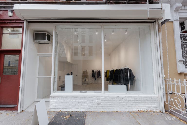  Storefront with Minimal Interior, Gallery Vibe & Windowfront 