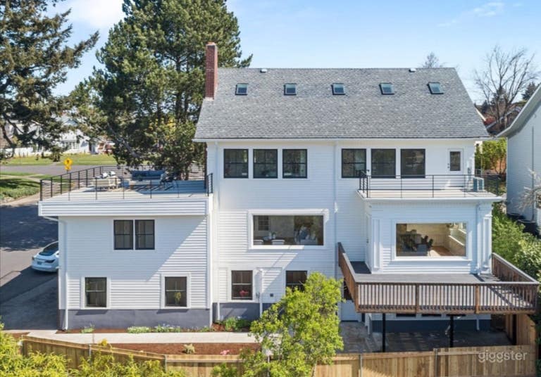  Stunning Colonial Home Overlooking City Views 