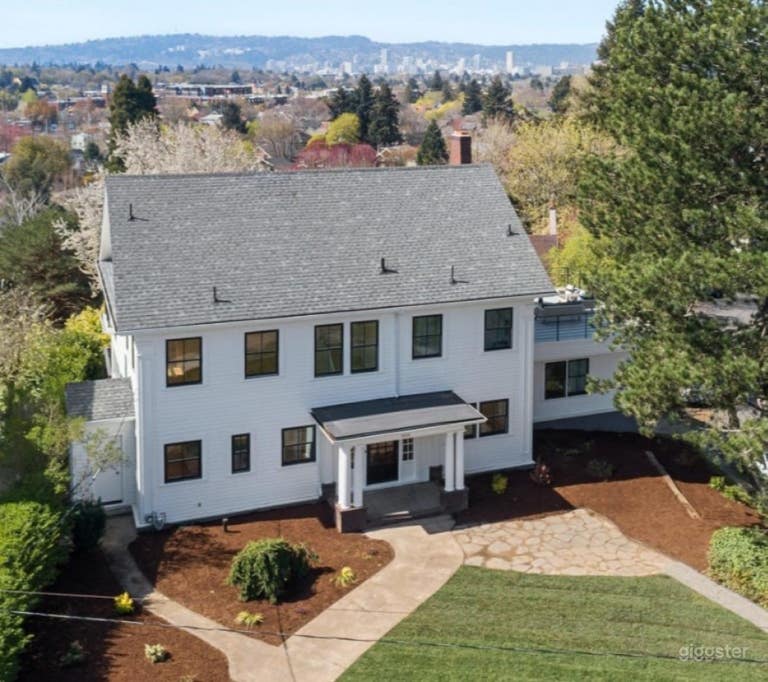  Stunning Colonial Home Overlooking City Views 