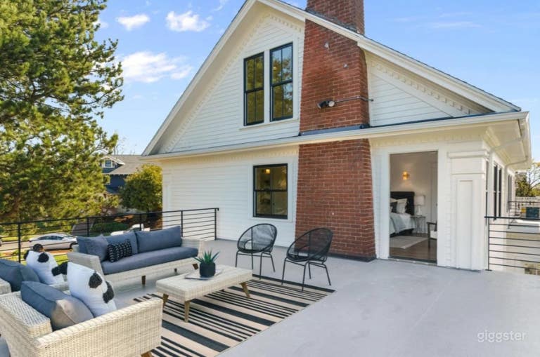  Stunning Colonial Home Overlooking City Views 