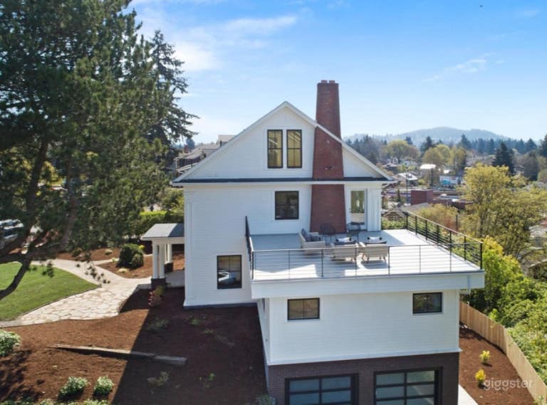  Stunning Colonial Home Overlooking City Views 