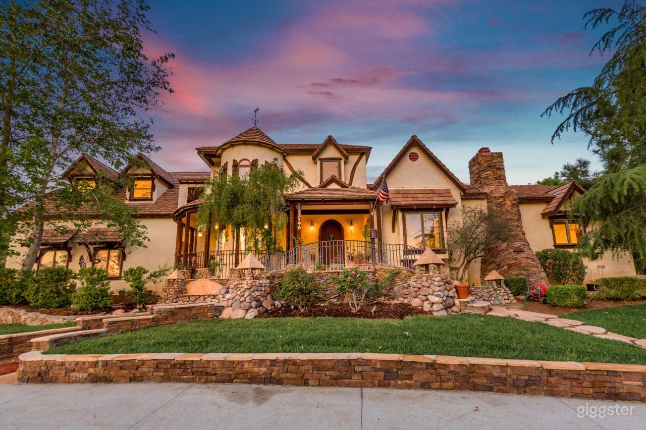 Dutch-Style Estate On 10 Acres with Private Roads Photo 1