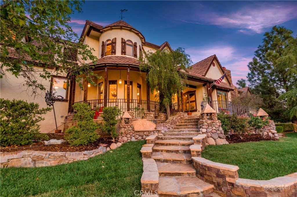 Dutch-Style Estate On 10 Acres with Private Roads Photo 1