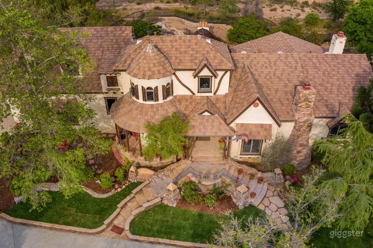  Dutch-Style Estate On 10 Acres with Private Roads 