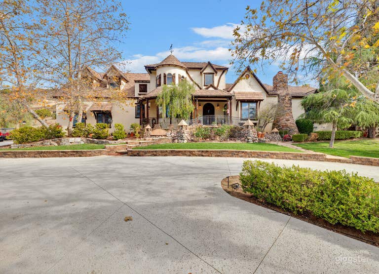  Dutch-Style Estate On 10 Acres with Private Roads 