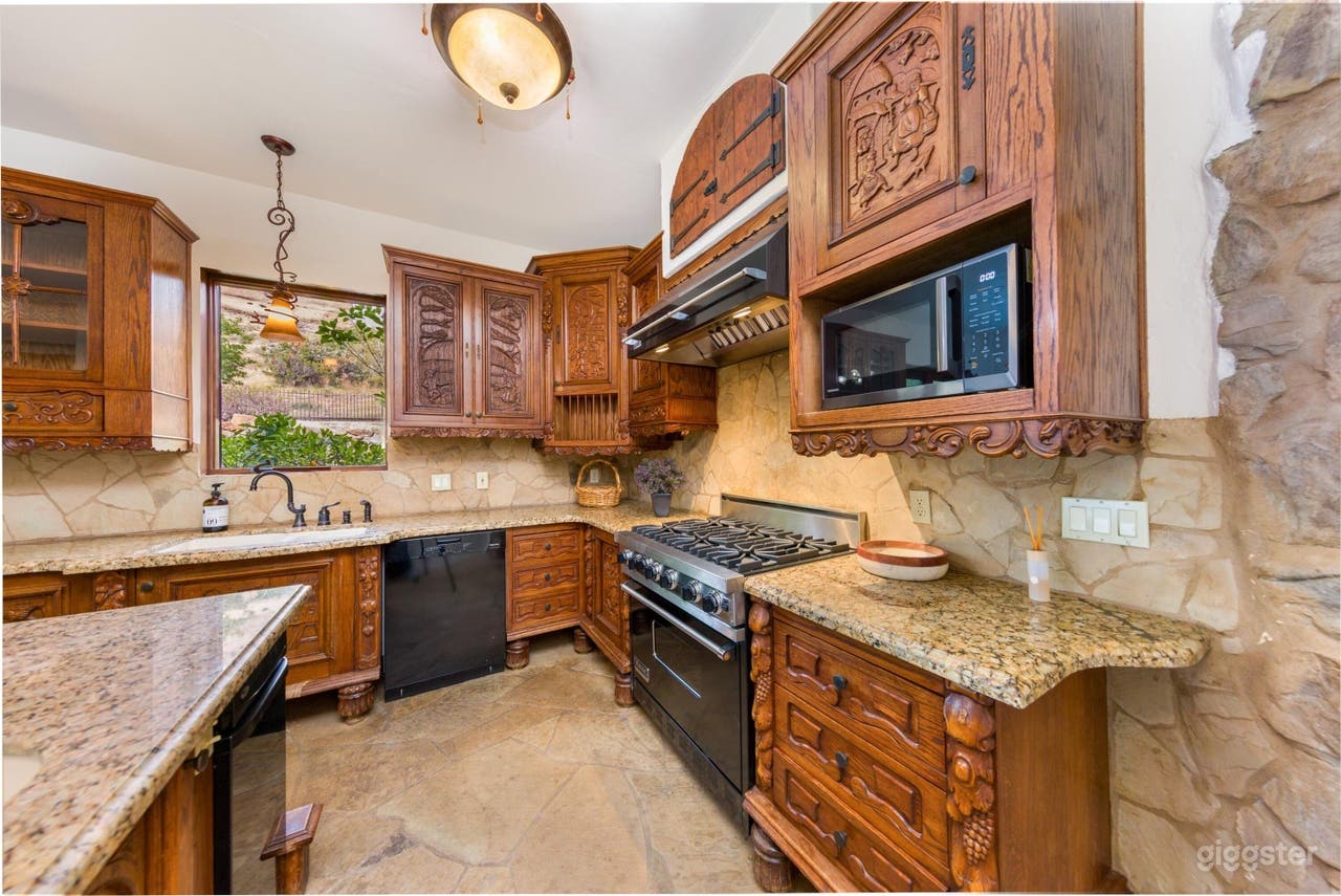 Dutch-Style Estate On 10 Acres with Private Roads Photo 3