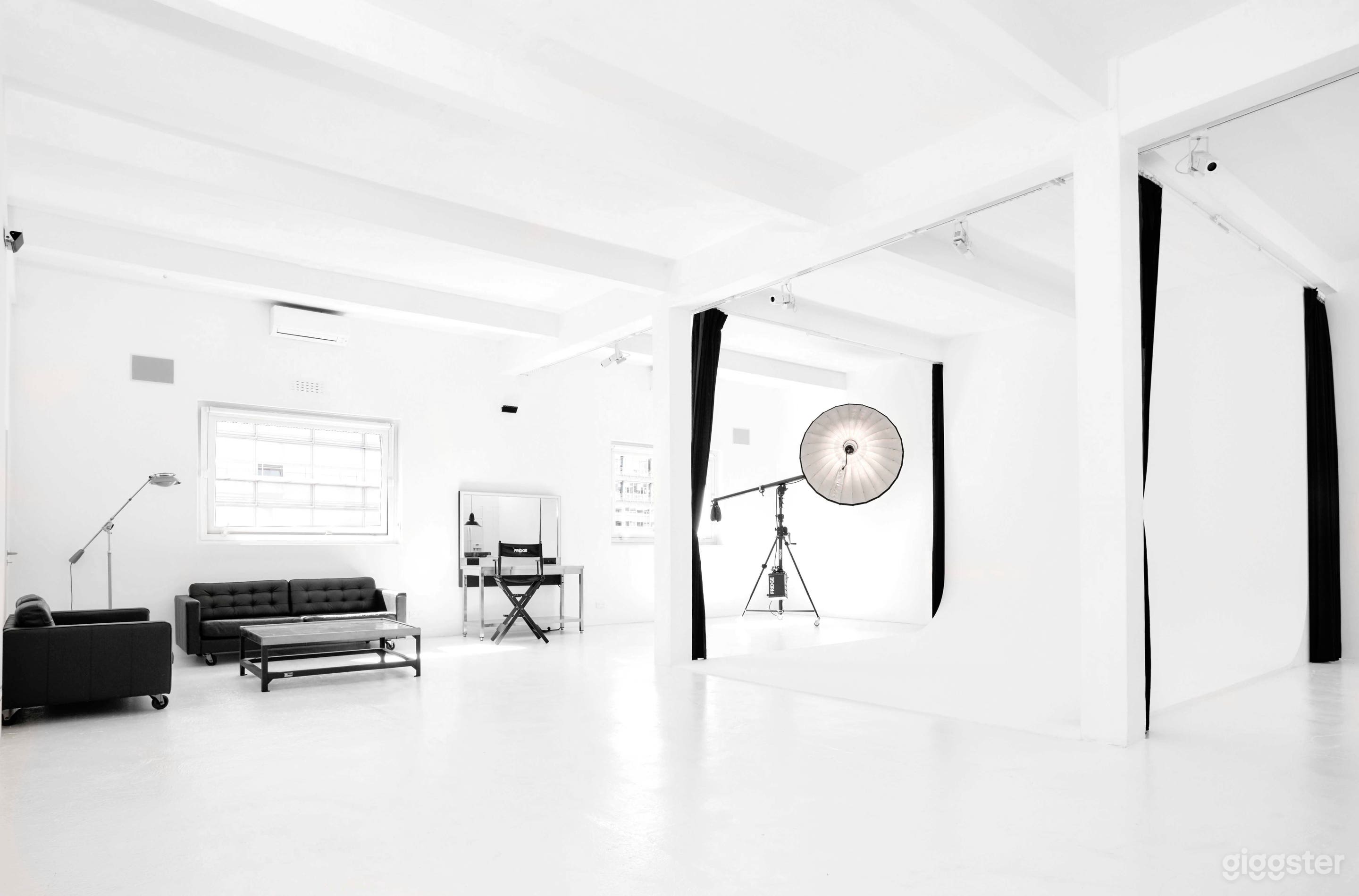 Studio moderne à Paris Photo 1