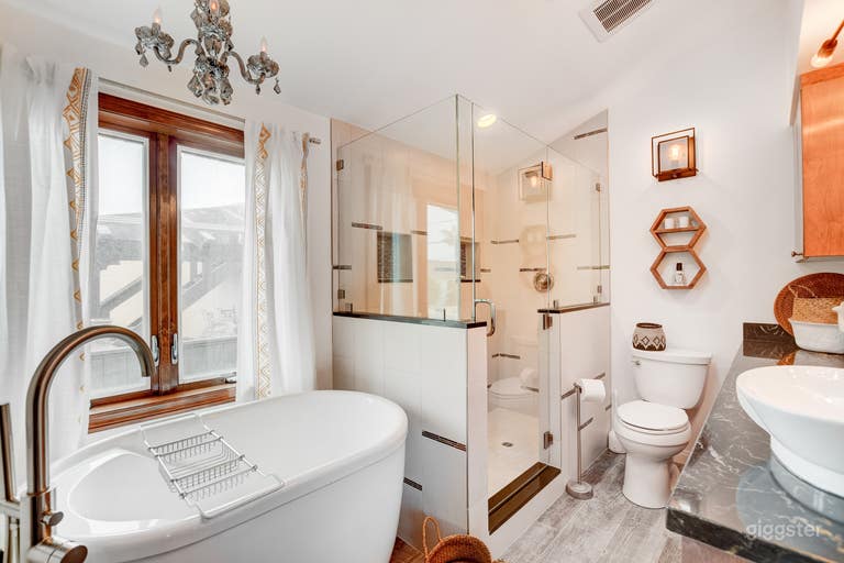  Eclectic Beach Bungalow Steps from Beach  