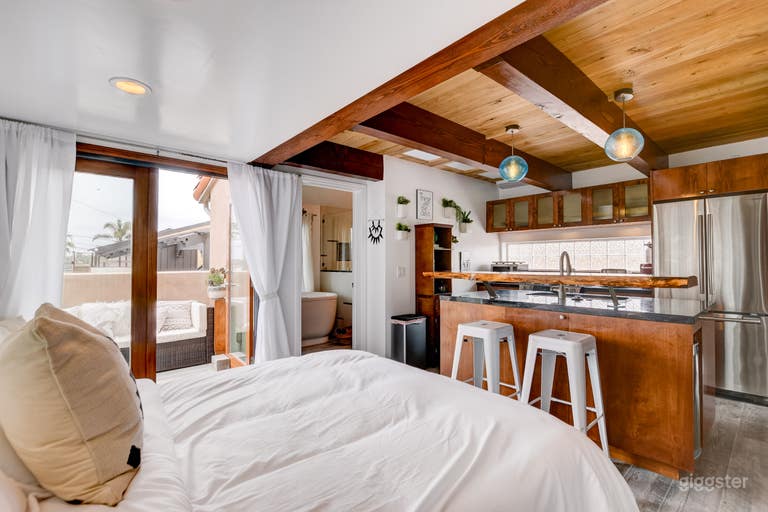  Eclectic Beach Bungalow Steps from Beach  