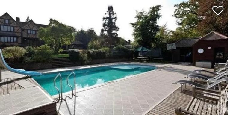  Idyllic Garden Swimming Pool 