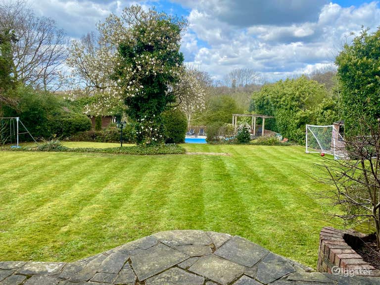  Idyllic Garden Swimming Pool 