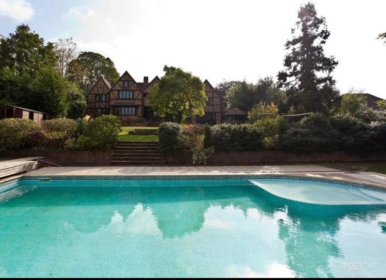 Idyllic Garden Swimming Pool Photo 2