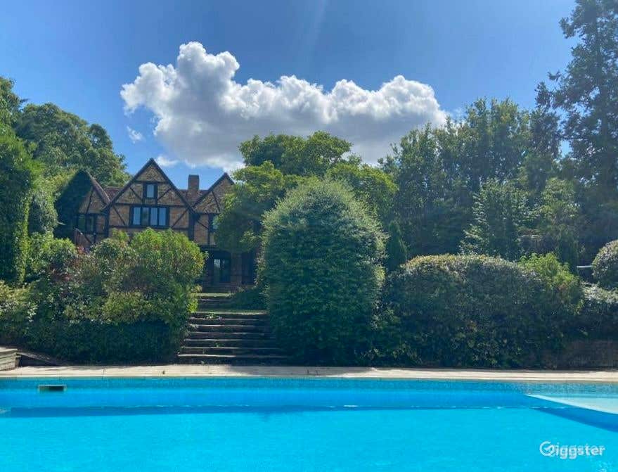 Idyllic Garden Swimming Pool Photo 3