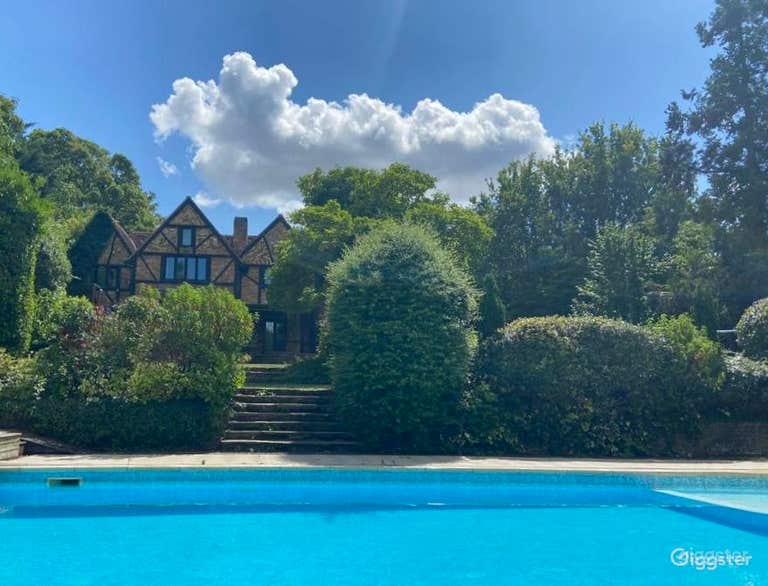  Idyllic Garden Swimming Pool 