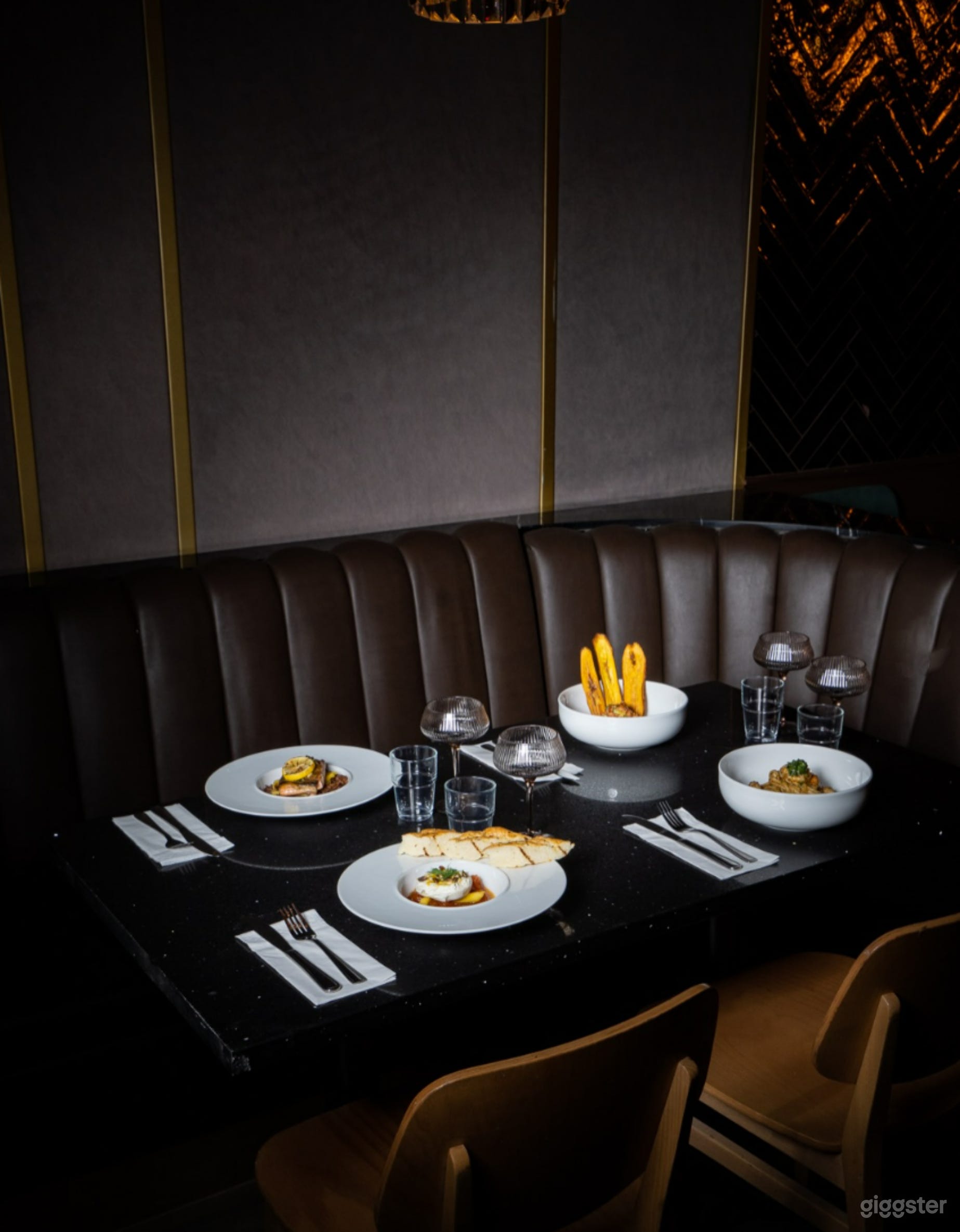 Upscale Dining and Cocktail Venue with Modern Design Photo 2