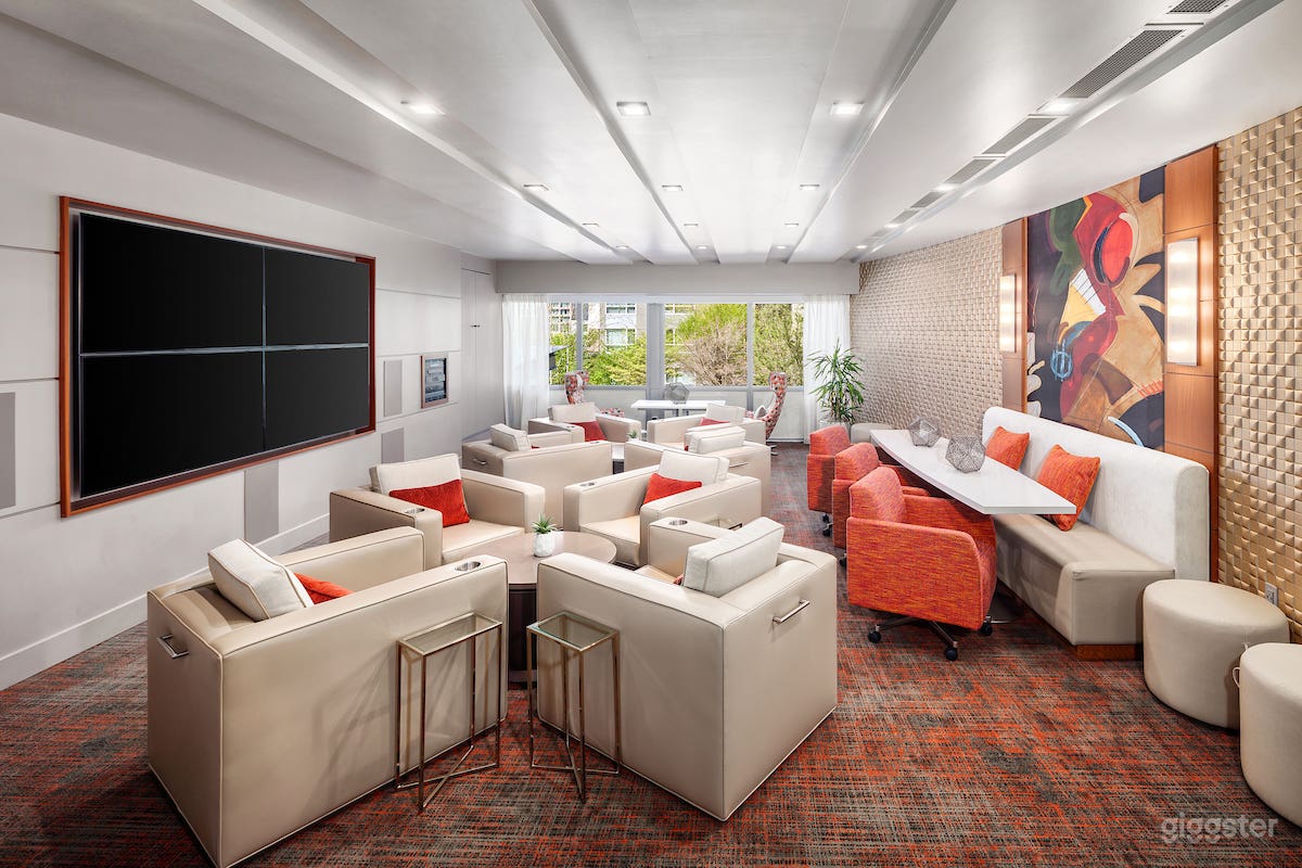 Cushy Media Room in Bellevue Photo 1
