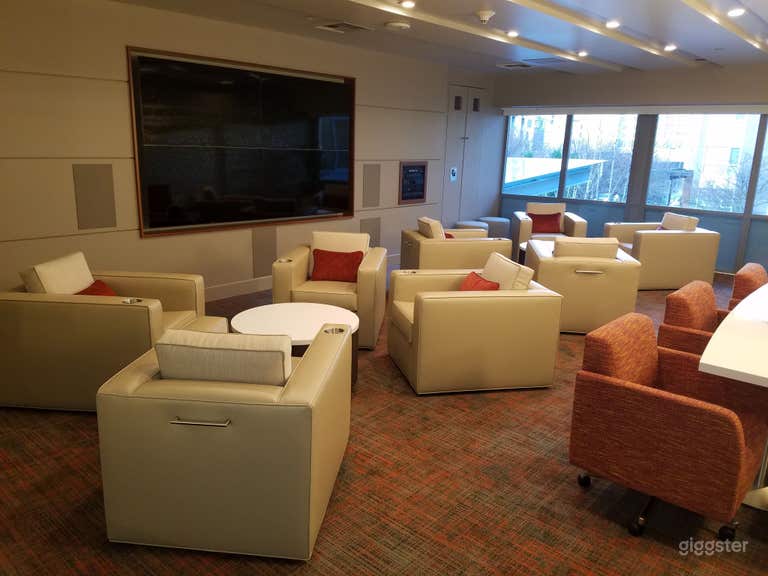  Cushy Media Room in Bellevue 