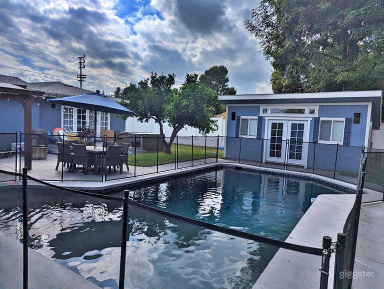  Swimming Pool with Pool House 