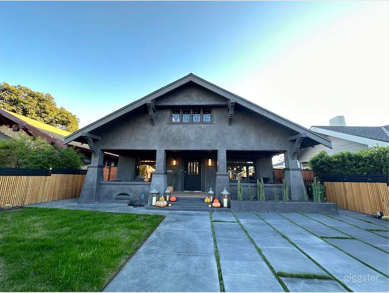  Modern craftsman style house, with great curve appeal. Backyard oasis with contemporary style. Amazing location for small shoots. Pool house has its own bathroom and access through back alley as well 