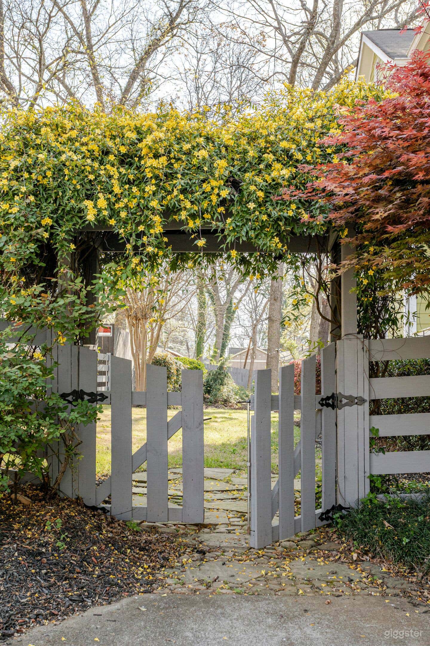 Bright, Spacious Intown Home – Ideal Film Location Photo 2