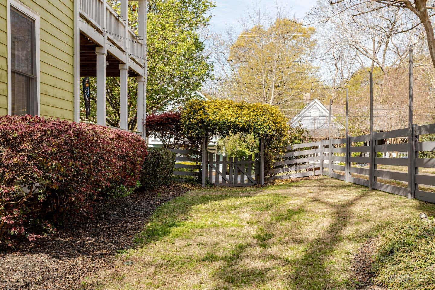 Bright, Spacious Intown Home – Ideal Film Location Photo 4