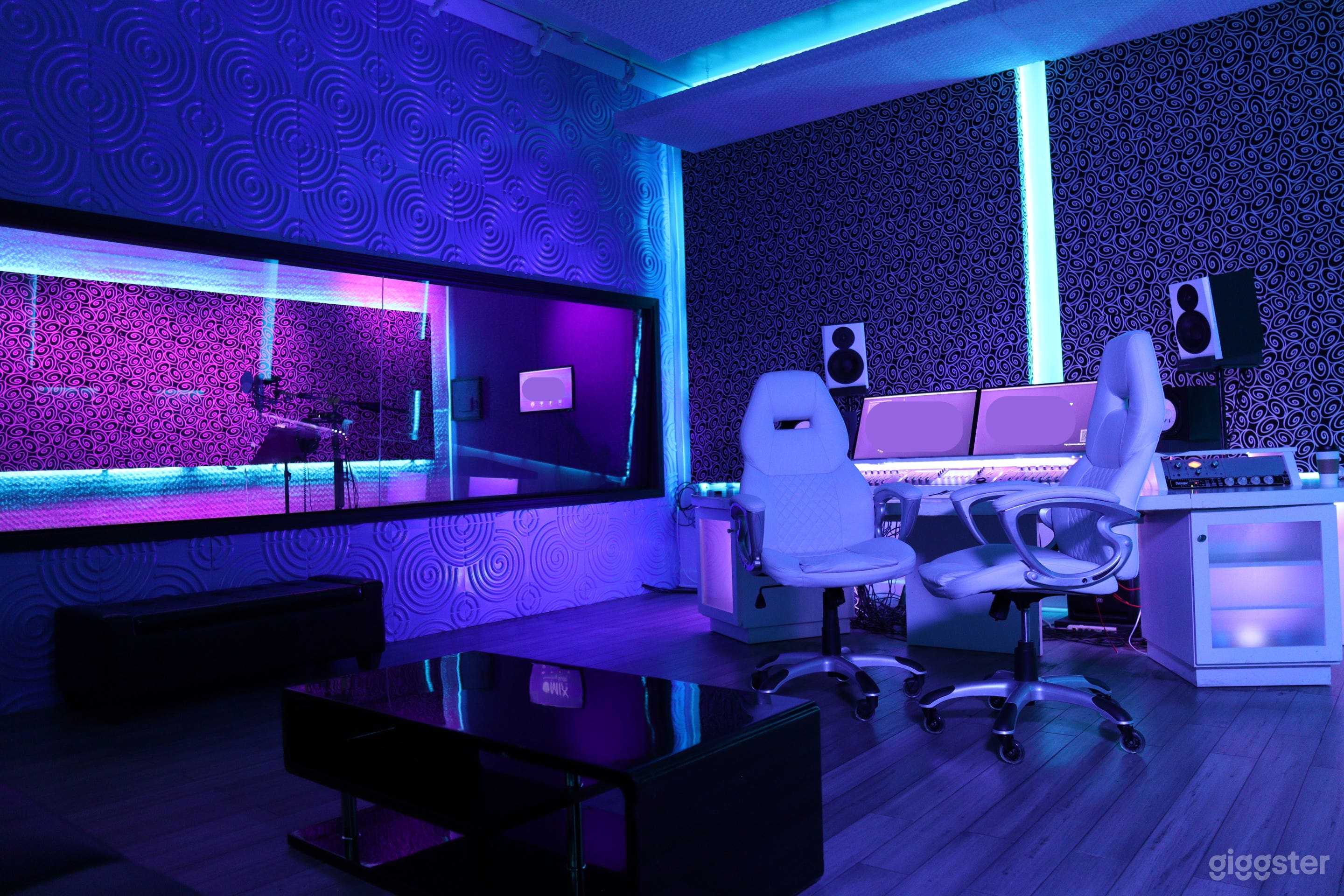 500 SQFT Top Rated Recording Studio Modern Style Photo 2