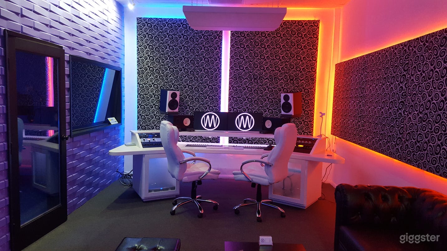 500 SQFT Top Rated Recording Studio Modern Style Photo 1