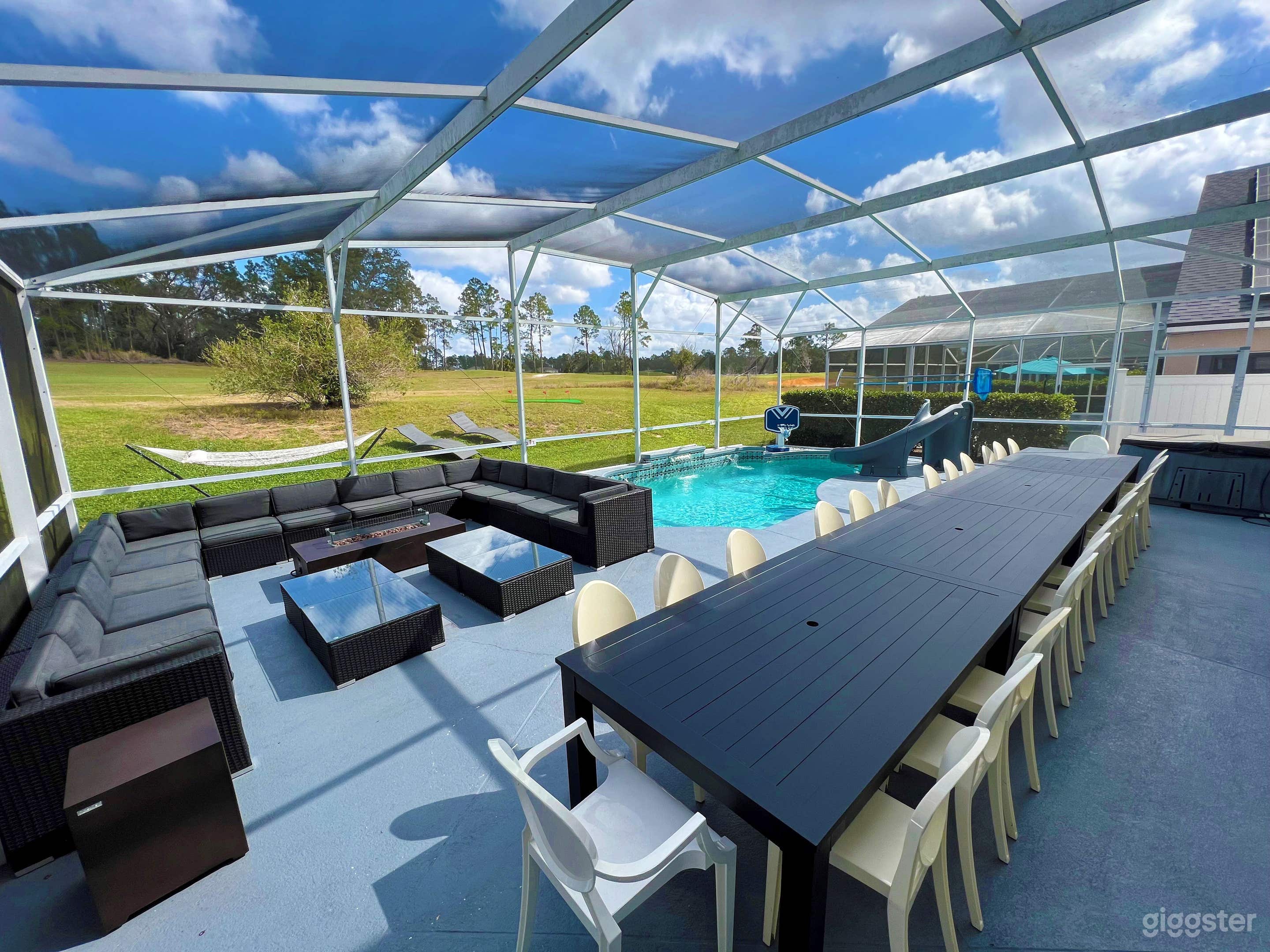 YOUR OWN PRIVATE RESORT: Outdoor Dining for 24 pers! Indoor Private Dining for 20 pers! Fire Pit Lounge for 15 pers! Hot Tub for 6 pers,!Pool Slide for Kids! Basketball Hoop! Artificial Putting Green! Loungers! Hammock! Golf Club! Pickleball, Tennis!
