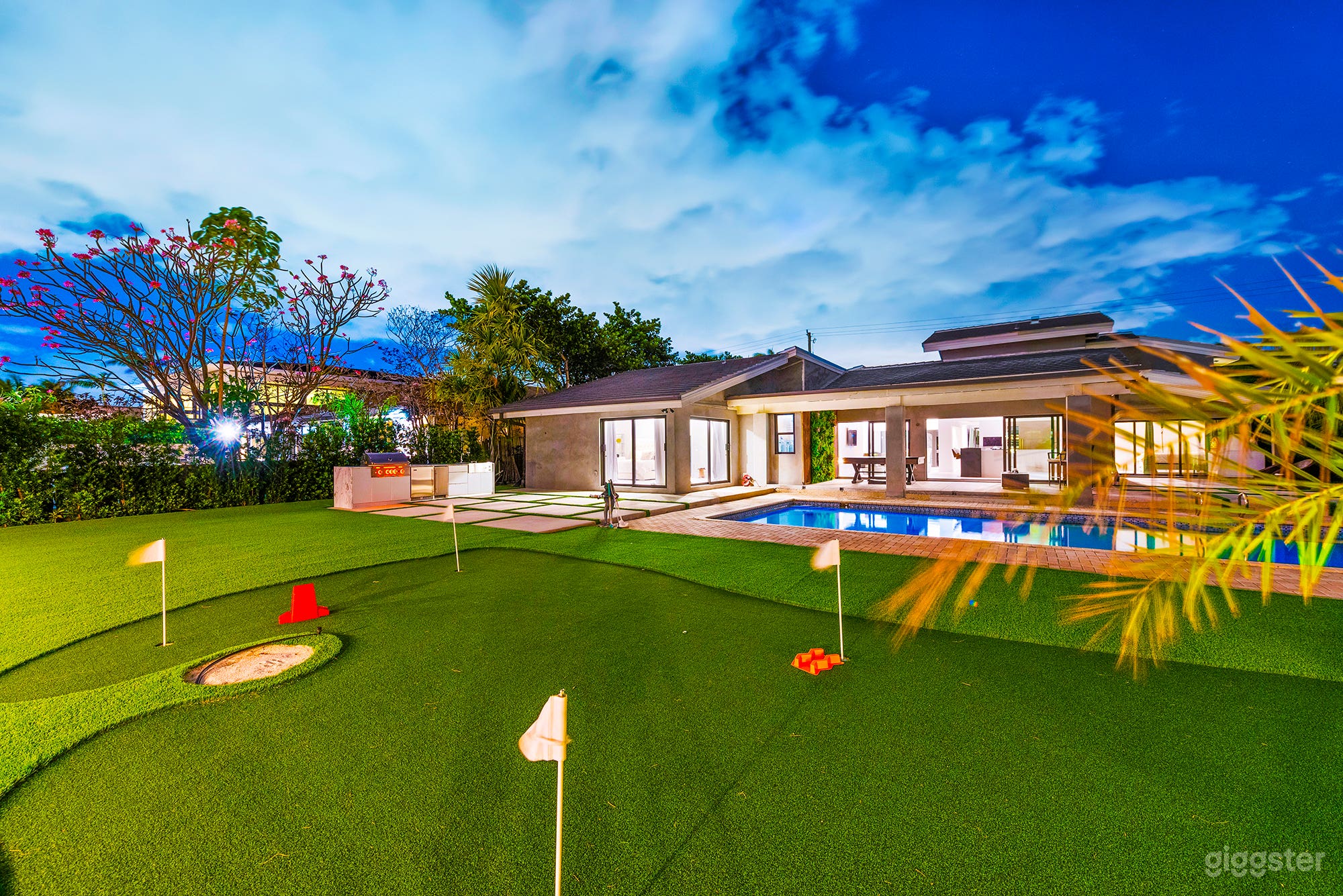 WATERFRONT OASIS: VILLA ASTRO Photo 2