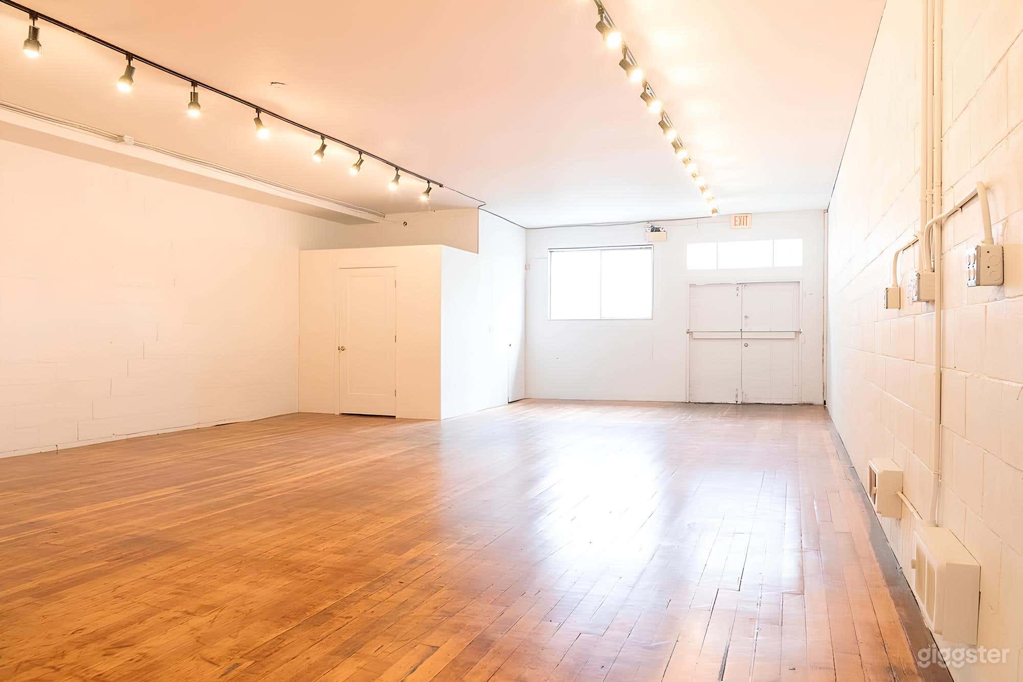 Bright, accessible space for your gathering Photo 4