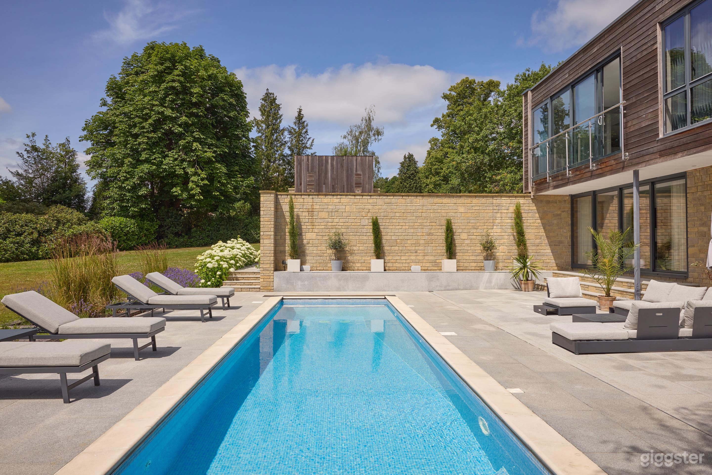 Surrey Hills Home With Swimming Pool and Countryside Views Photo 2