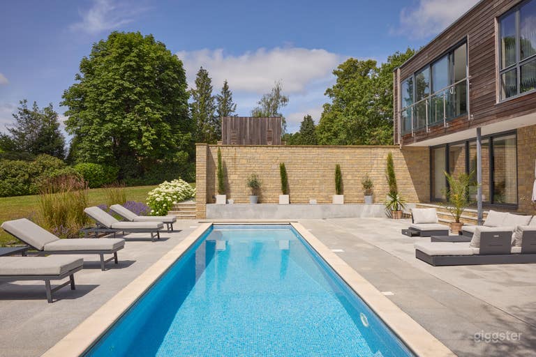  Surrey Hills Home With Swimming Pool and Countryside Views 