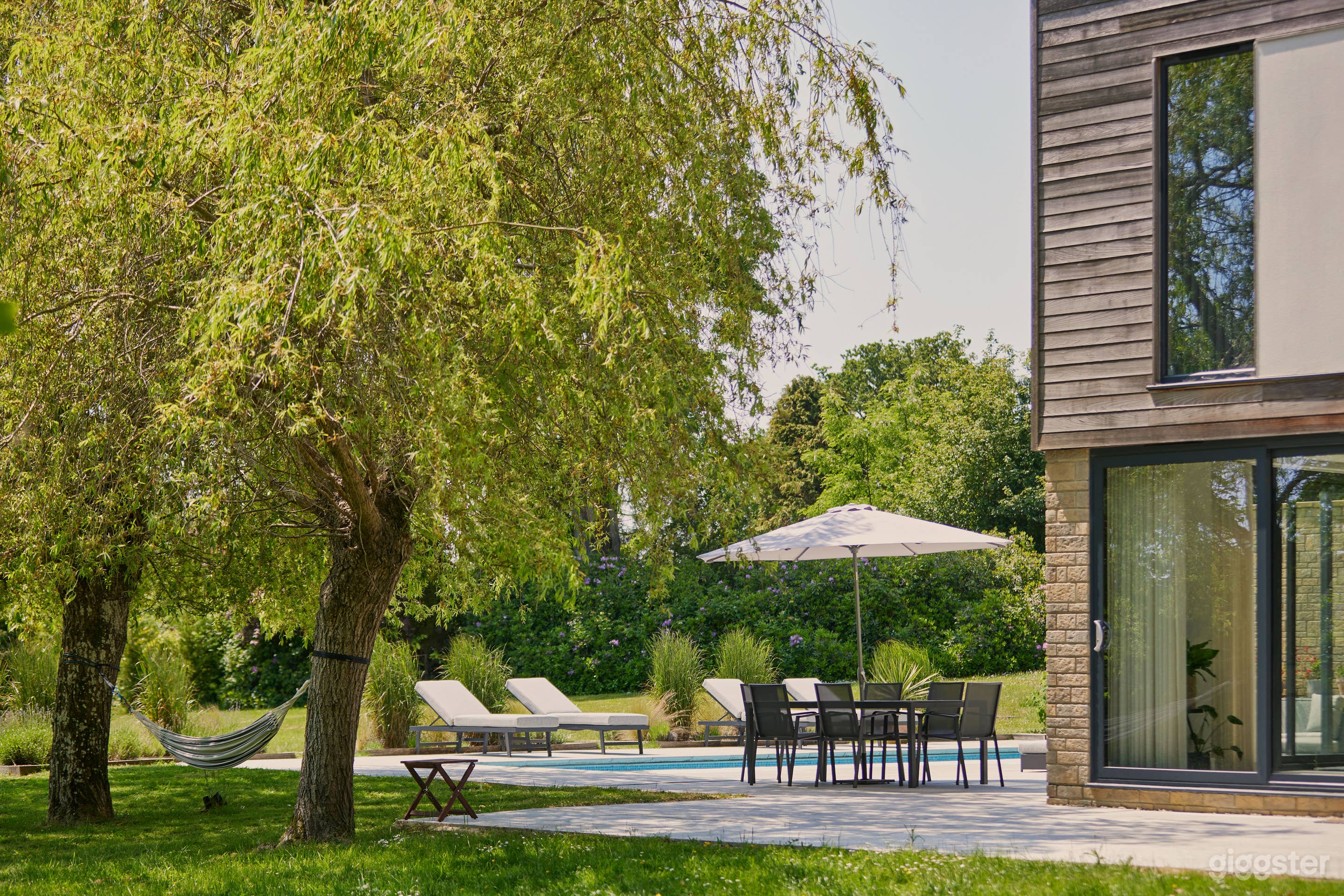 Surrey Hills Home With Swimming Pool and Countryside Views Photo 4