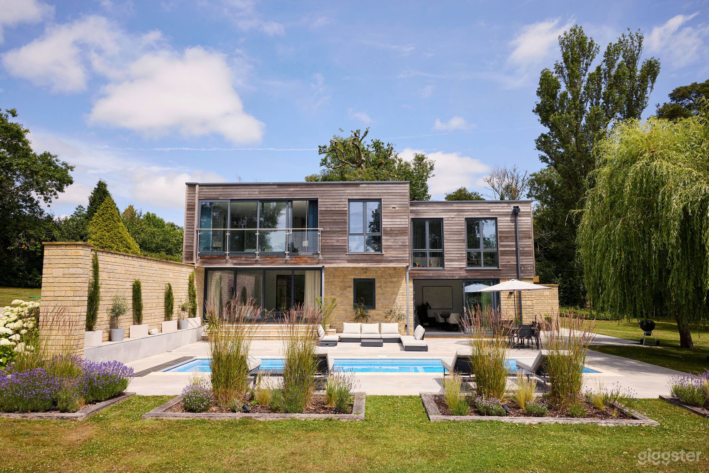 Surrey Hills Home With Swimming Pool and Countryside Views Photo 1