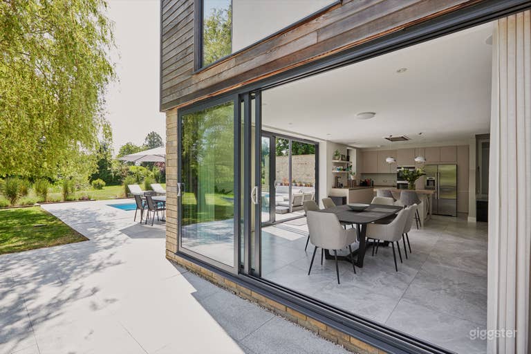  Surrey Hills Home With Swimming Pool and Countryside Views 