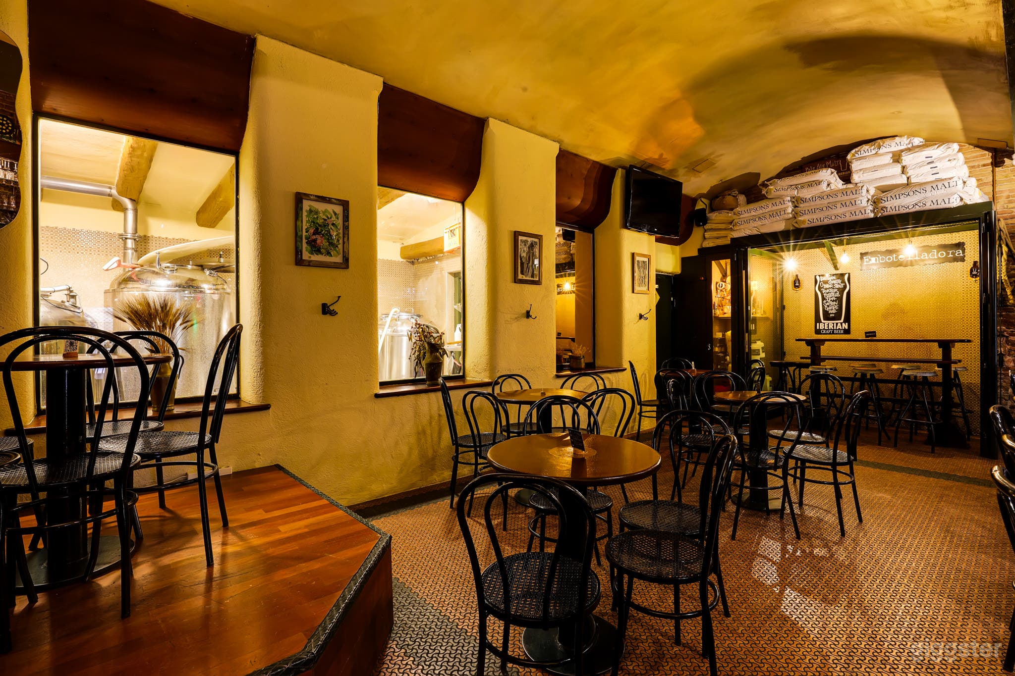 Joya Oculta de Pub-Cervecería Rústica en el Centro de Barcelona Foto 2