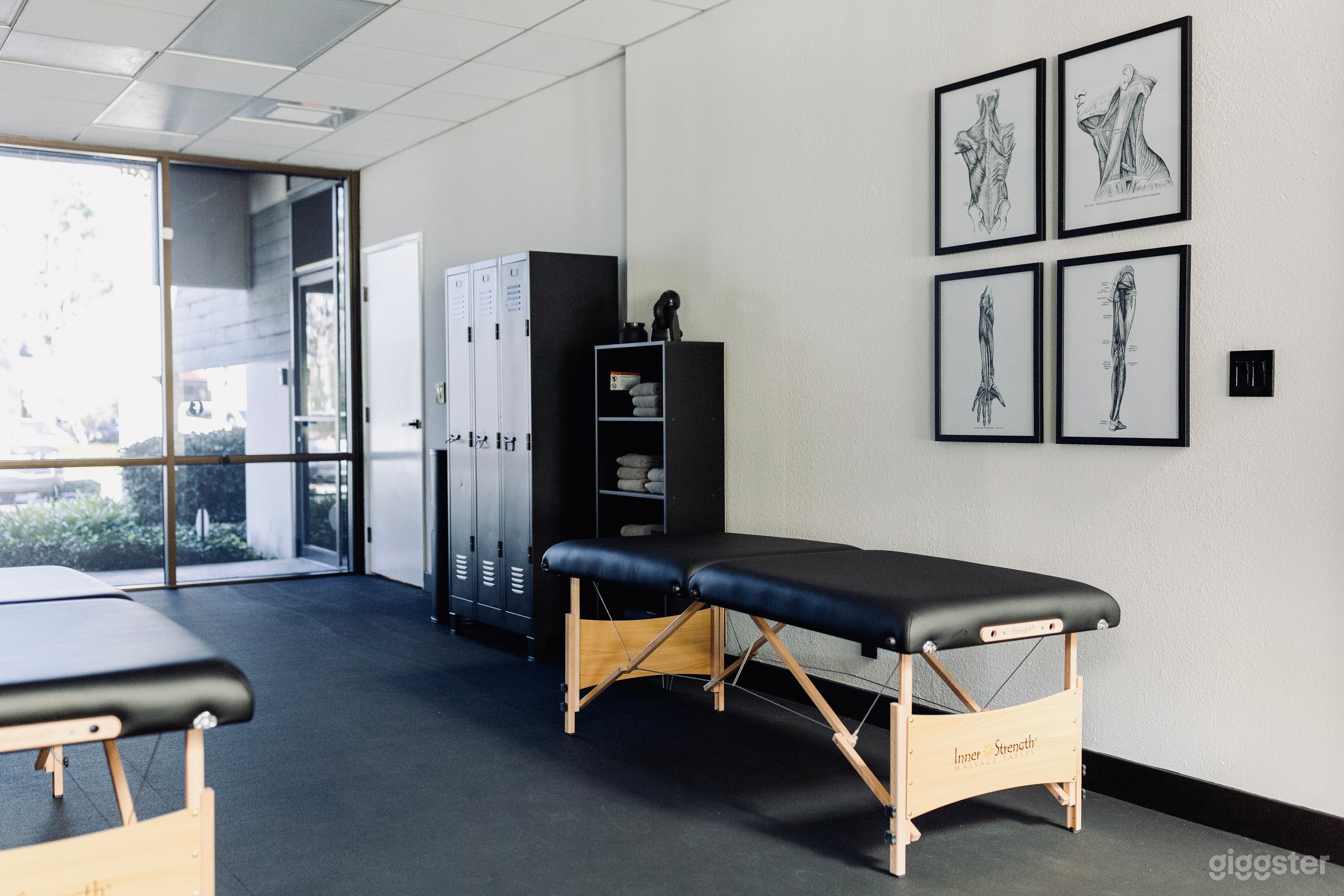 Spacious and Modern fitness studio Photo 3