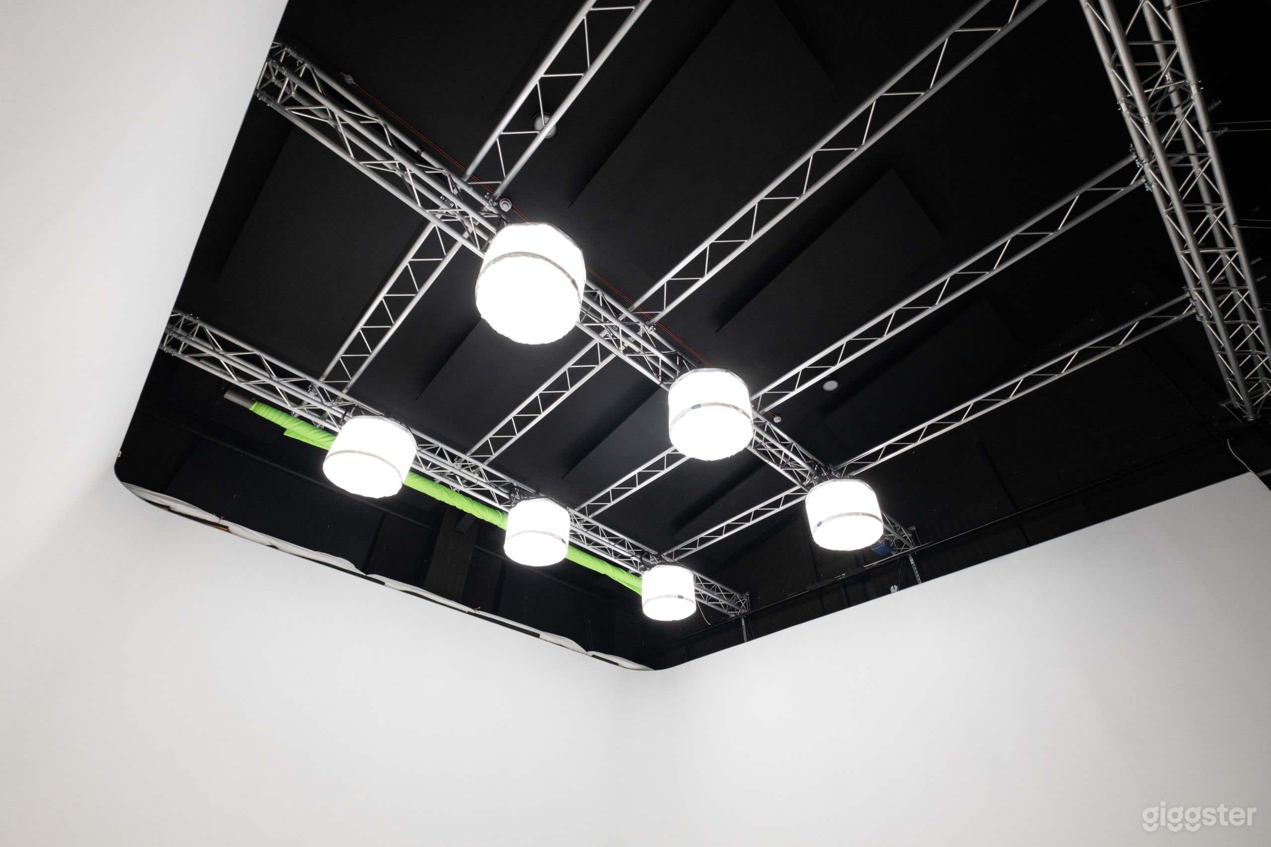 Studio 1  - The White Infinity Cove Photo 2