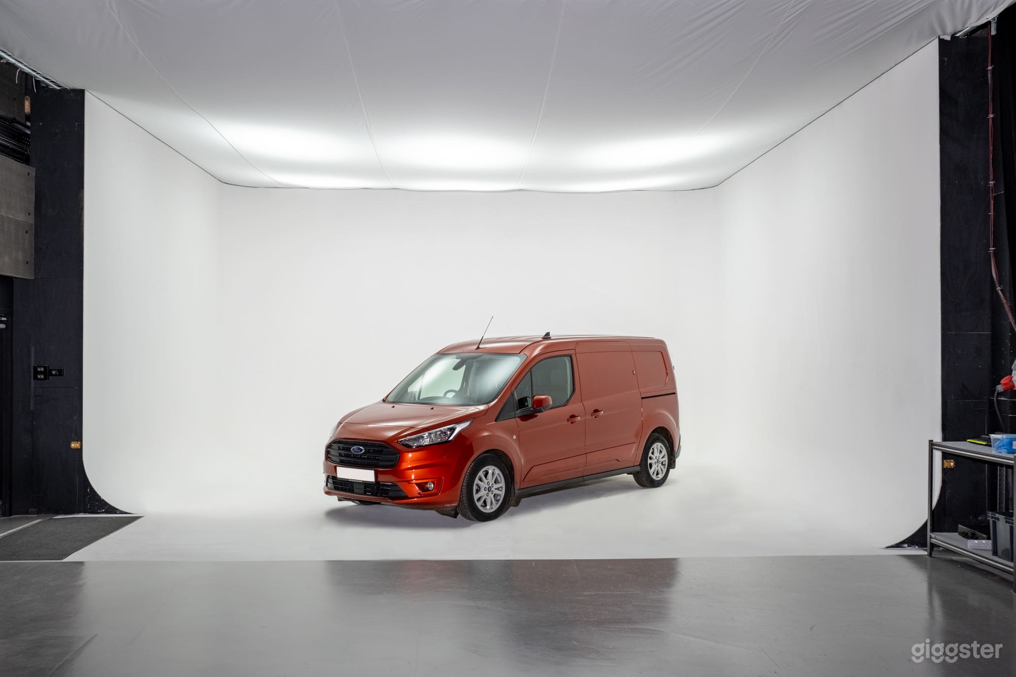 Studio 1  - The White Infinity Cove Photo 4