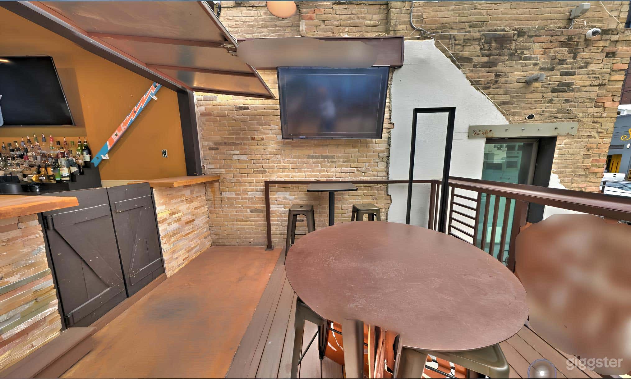 Urban Patio with Cityviews Photo 3