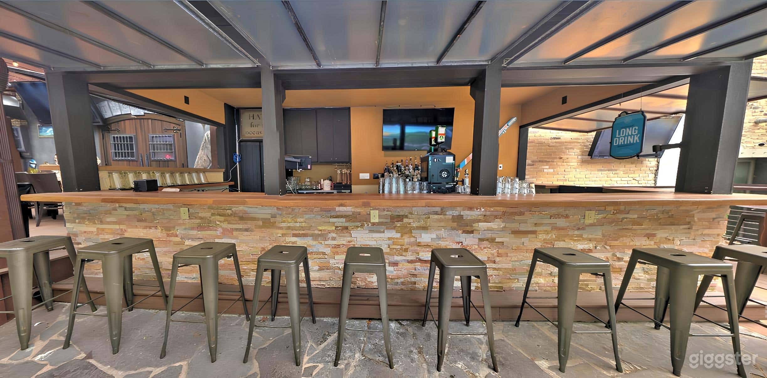 Urban Patio with Cityviews Photo 2