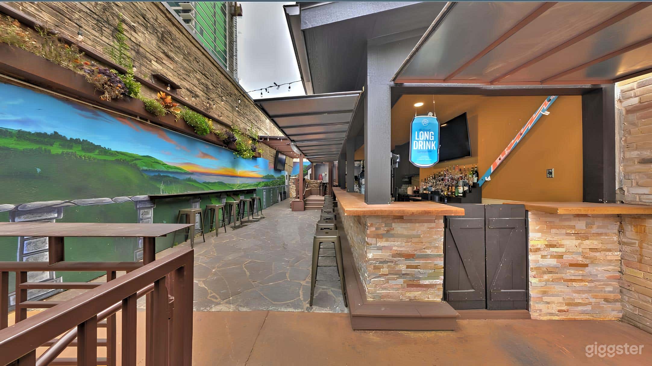 Urban Patio with Cityviews Photo 1