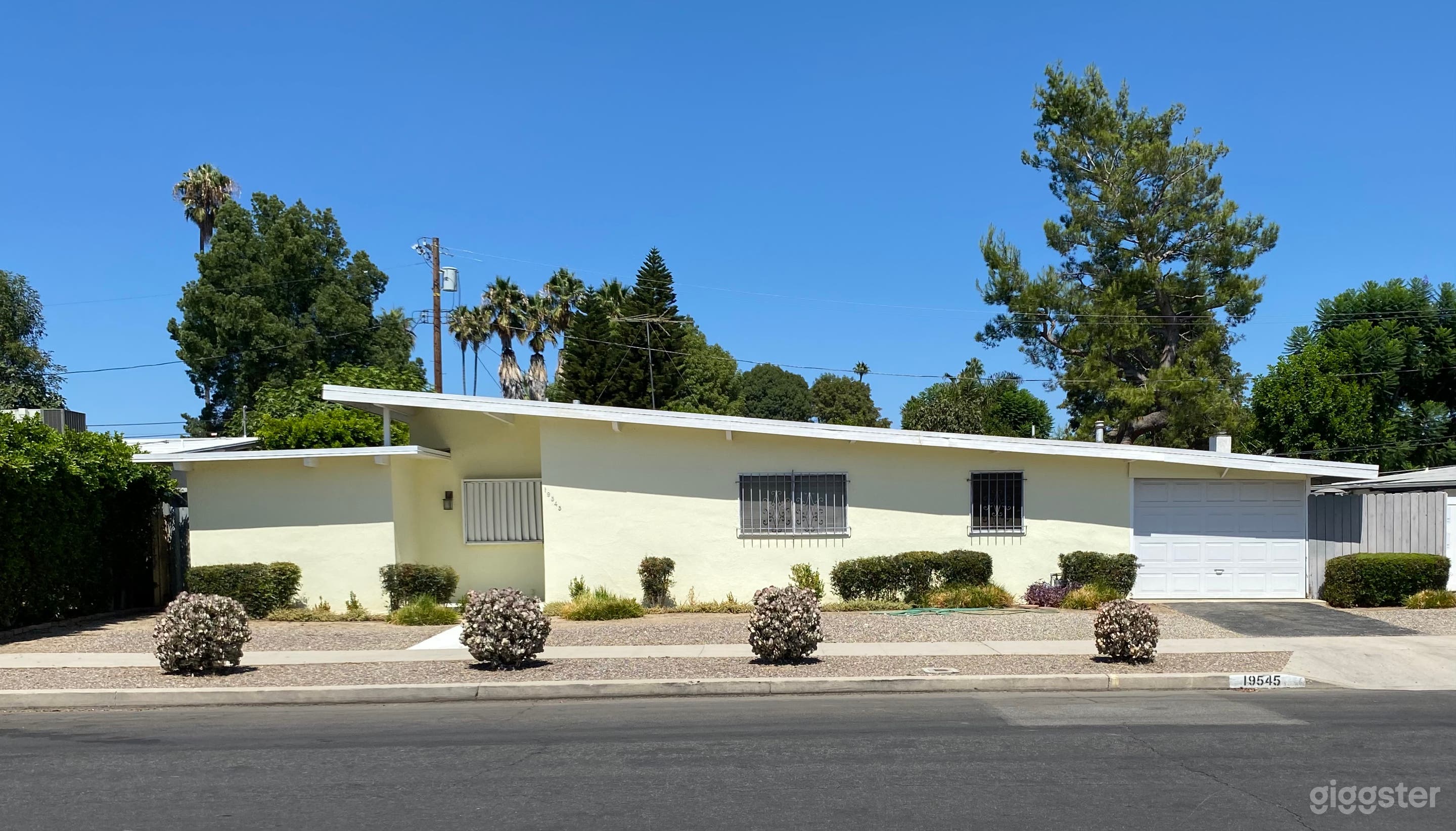 Mid Century Modern Home Exterior Large Lot Garden Photo 1