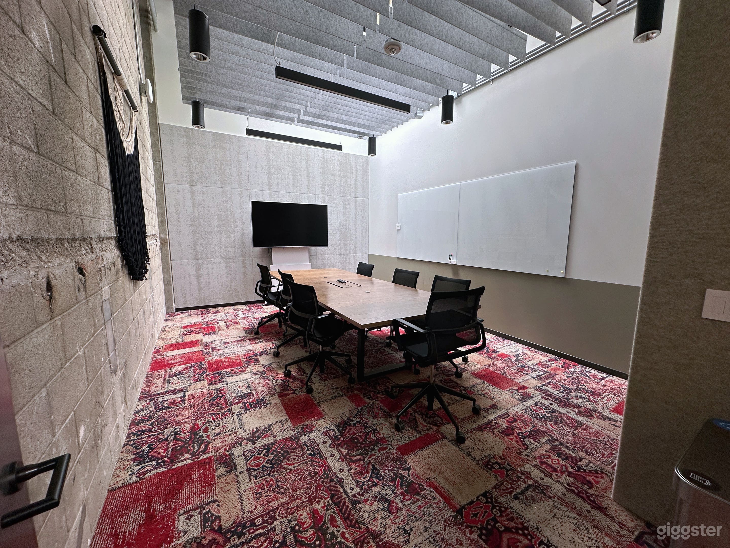 Meeting Room C1 - Modern Stylish Office Photo 2