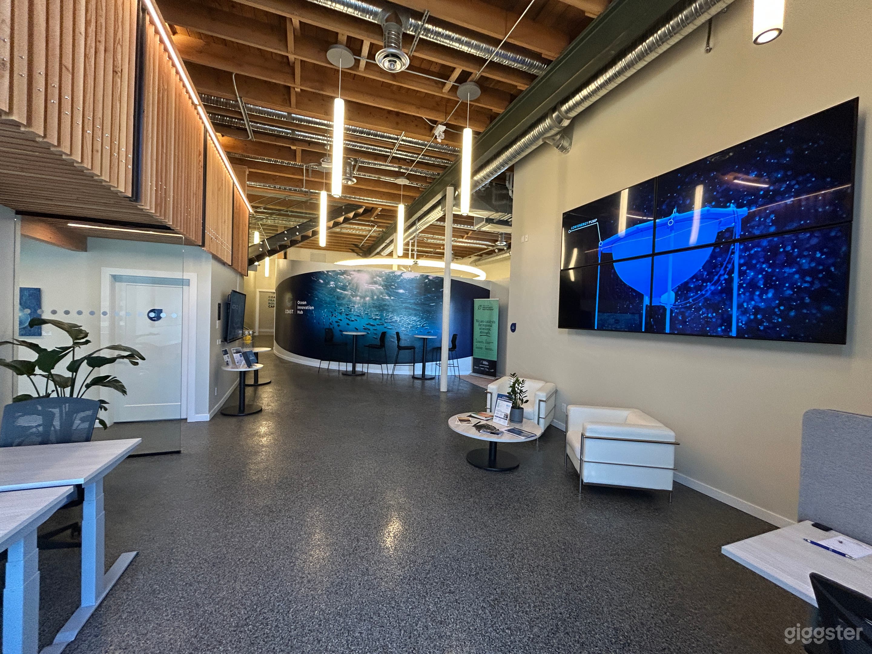 Modern Bright Event Space in the Heart of Downtown Photo 4