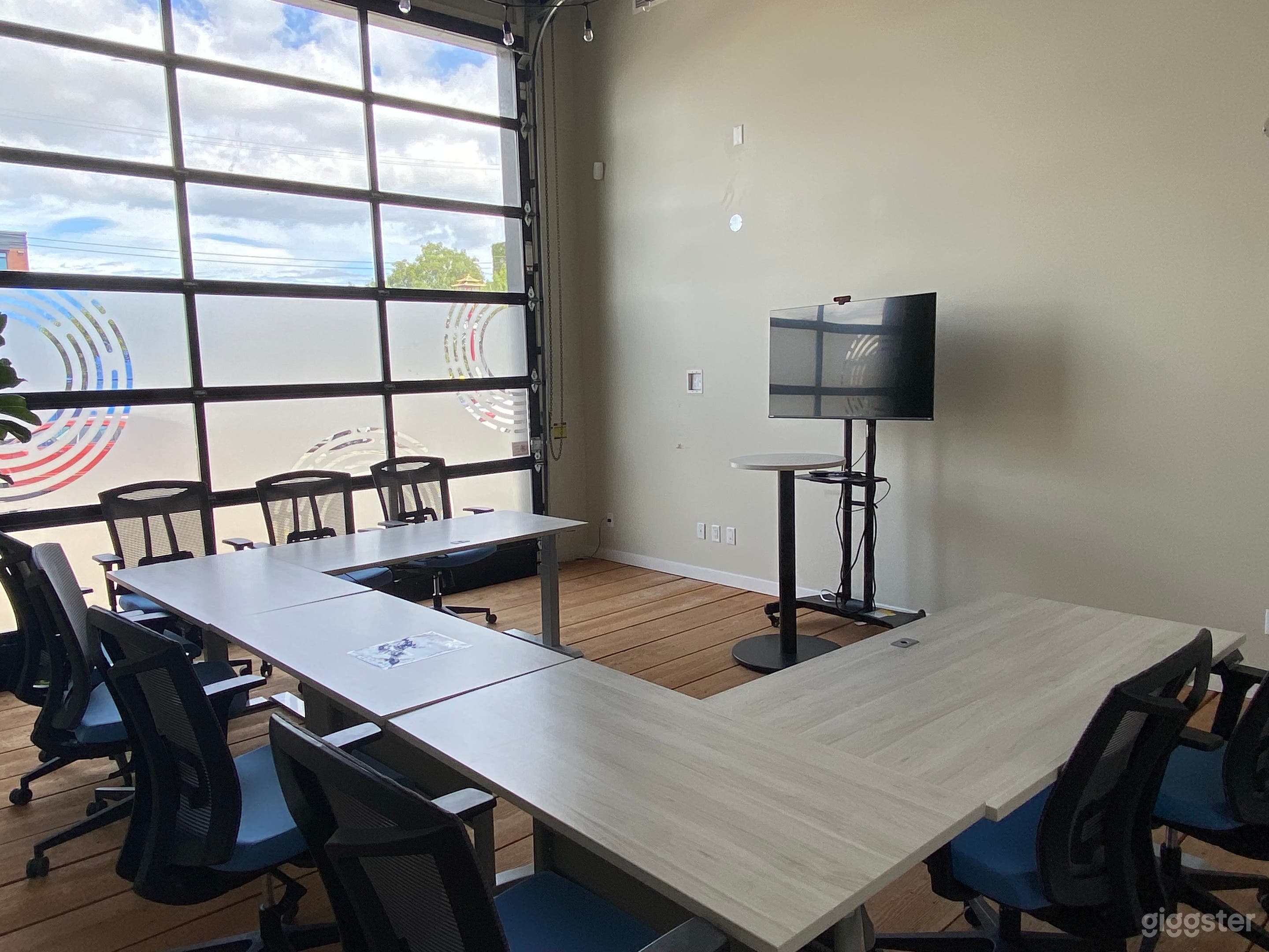 Modern Bright Event Space in the Heart of Downtown Photo 2